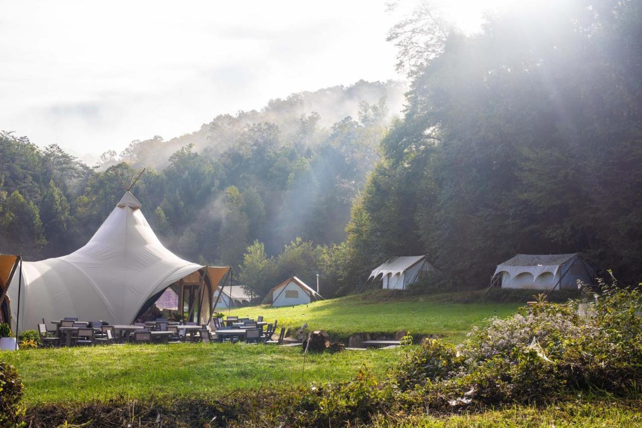 Отель Under Canvas Great Smoky Mountains Пиджен-Фордж Экстерьер фото